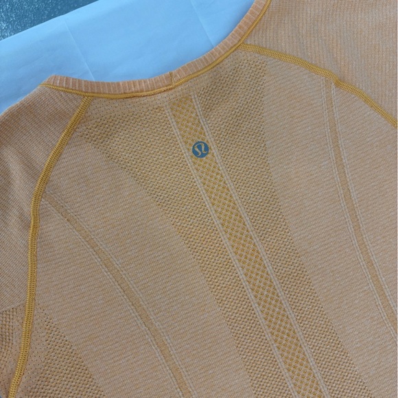 Lululemon Run: Swiftly Long Tech V Neck - Picture 4 of 9